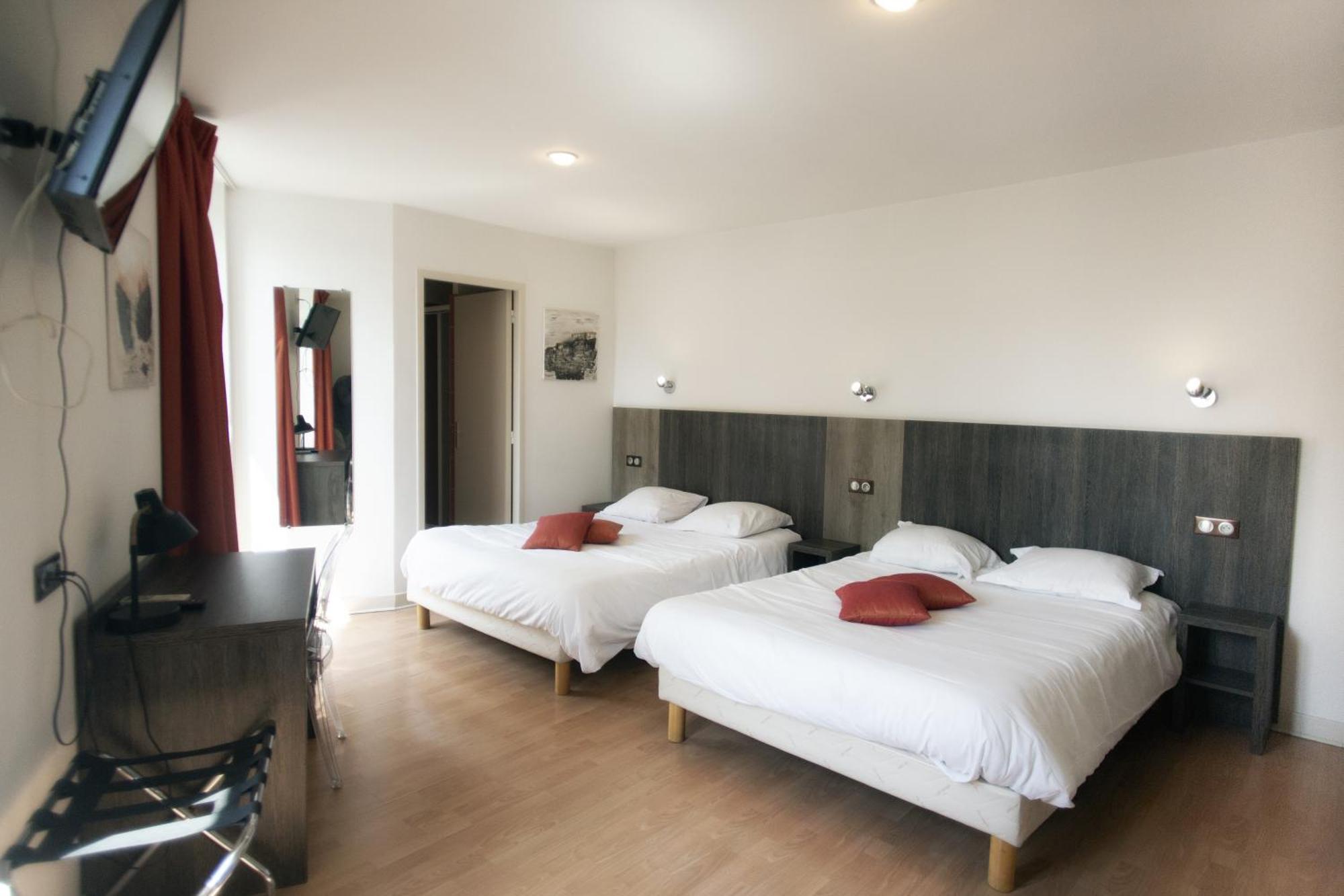 Le Victor Hugo - Hotel Et Restaurant - Logis Hotels Saint-Céré Buitenkant foto