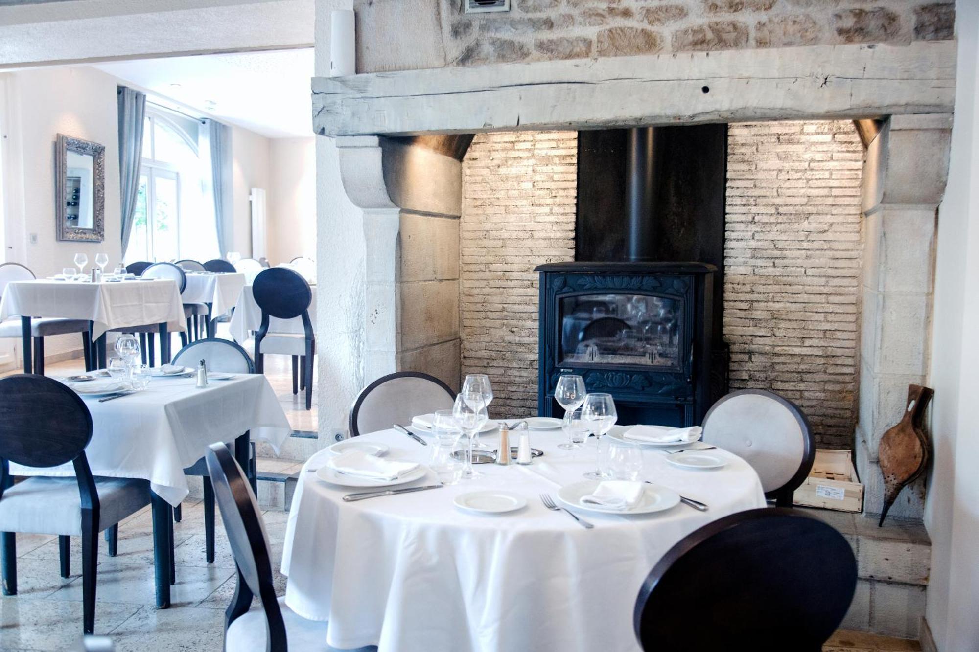 Le Victor Hugo - Hotel Et Restaurant - Logis Hotels Saint-Céré Buitenkant foto