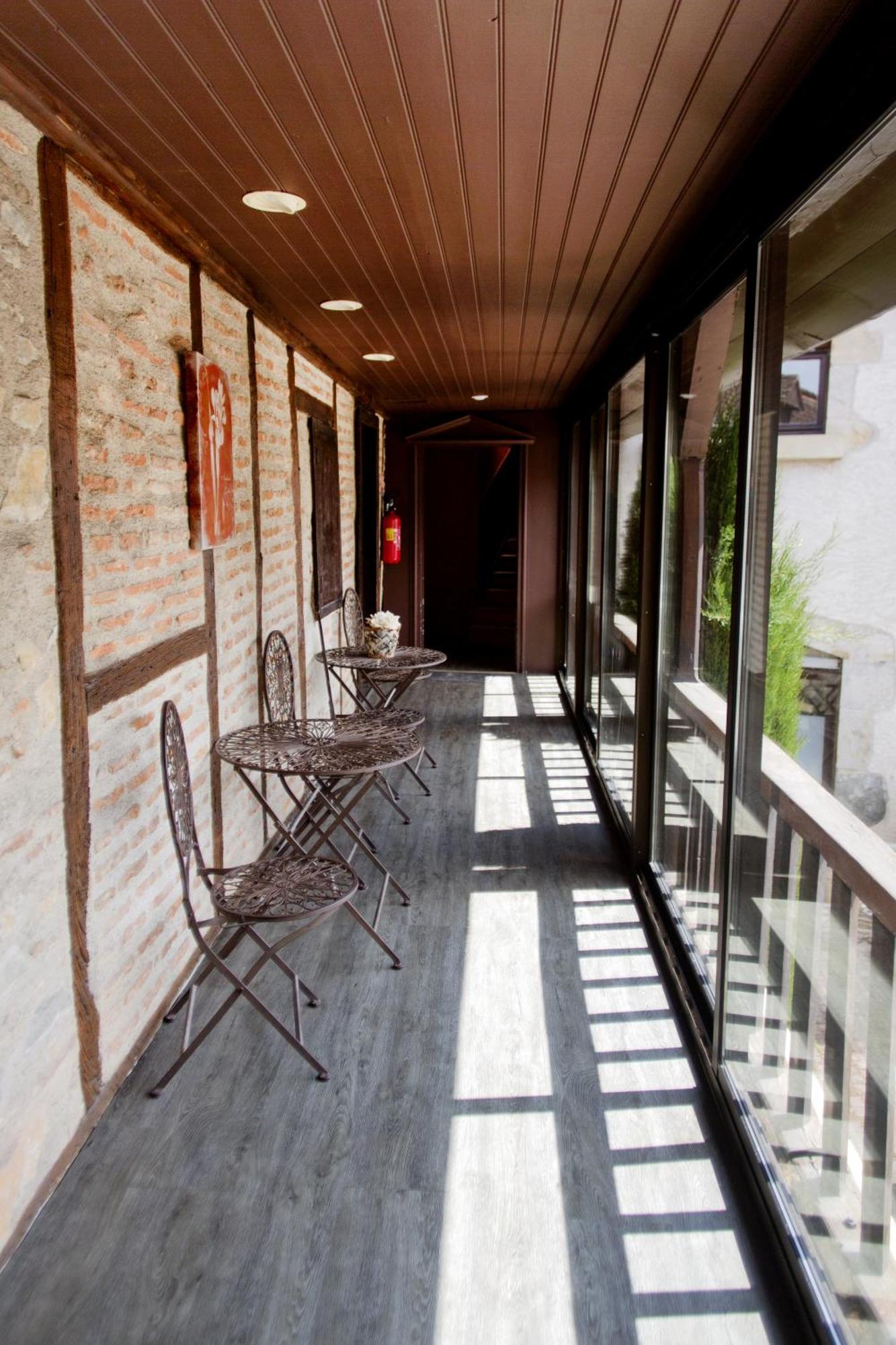 Le Victor Hugo - Hotel Et Restaurant - Logis Hotels Saint-Céré Buitenkant foto