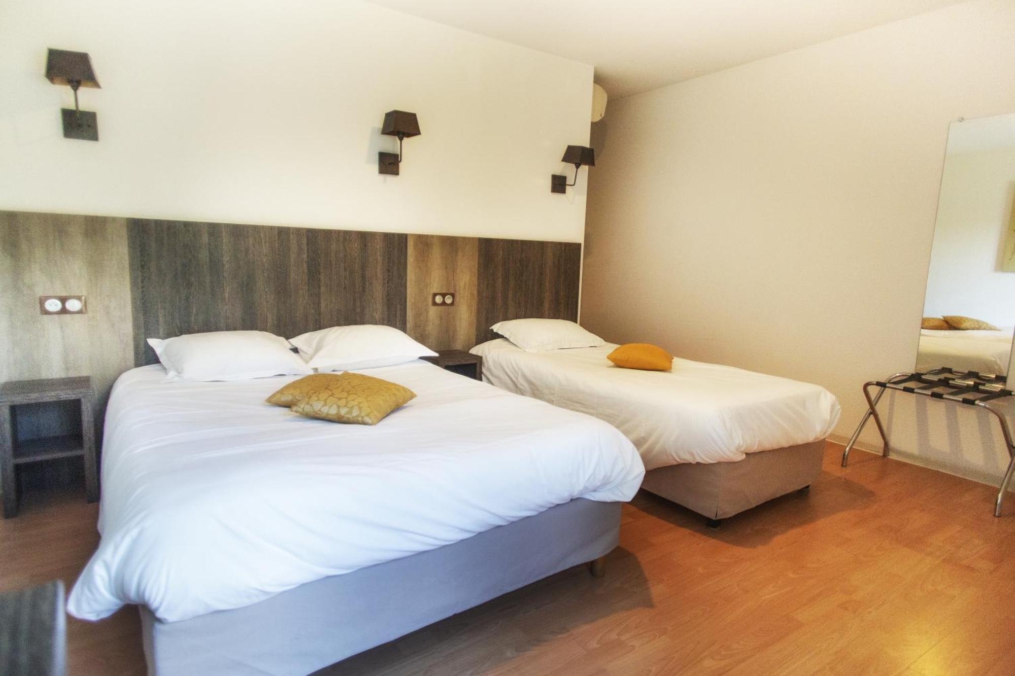 Le Victor Hugo - Hotel Et Restaurant - Logis Hotels Saint-Céré Buitenkant foto