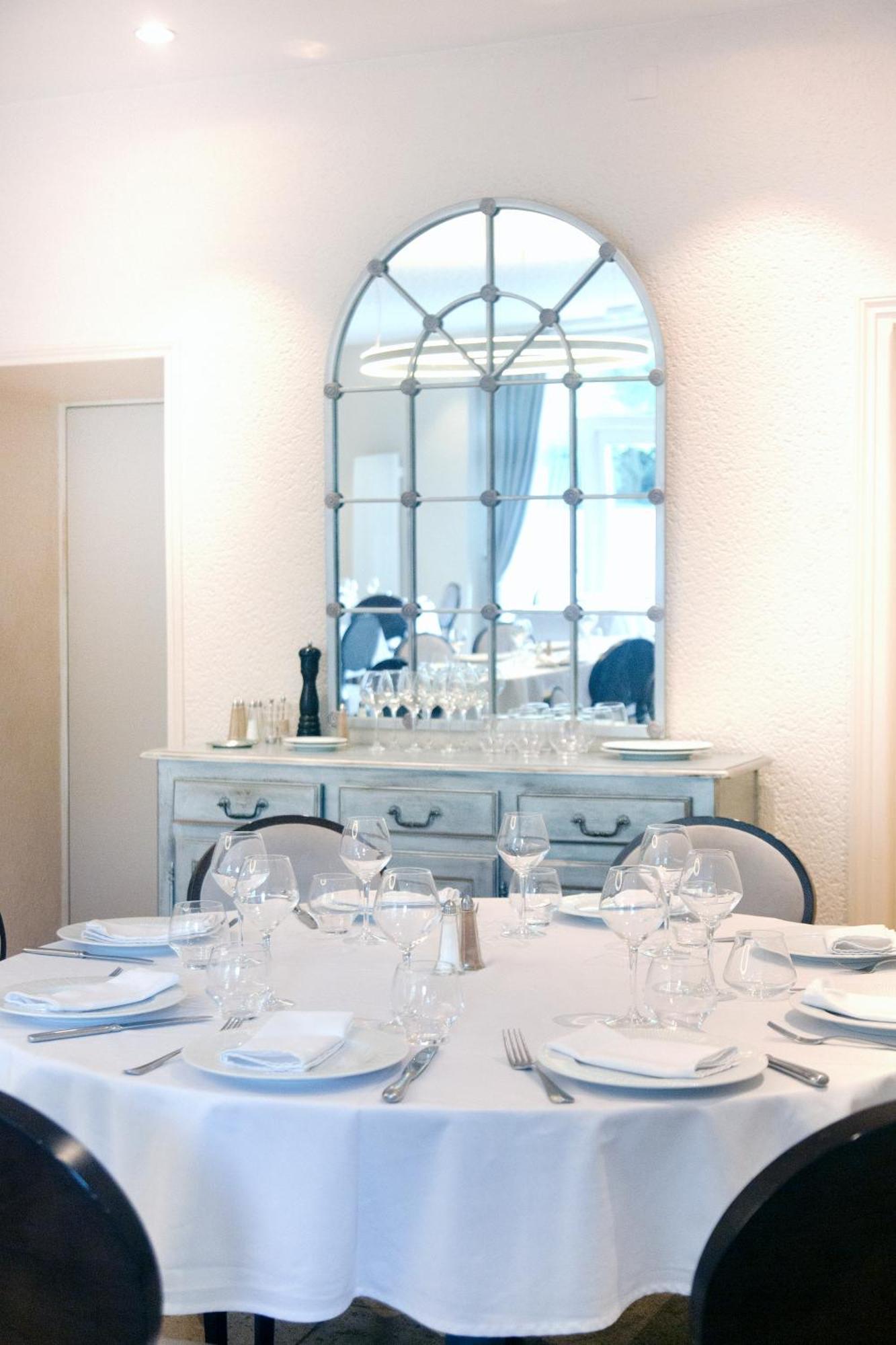 Le Victor Hugo - Hotel Et Restaurant - Logis Hotels Saint-Céré Buitenkant foto