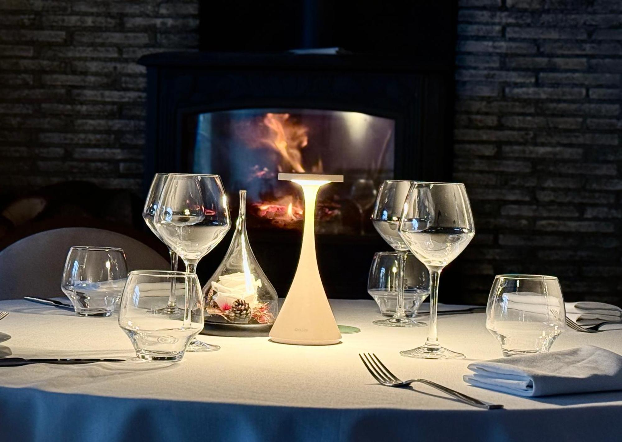 Le Victor Hugo - Hotel Et Restaurant - Logis Hotels Saint-Céré Buitenkant foto